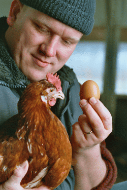 Nimmt sich Zeit für seine Hühner: Carsten Bauck